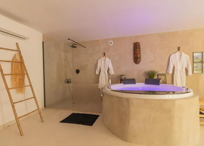 Afro Ethnic - & Spa, Nouveau, Atypique Apartment *